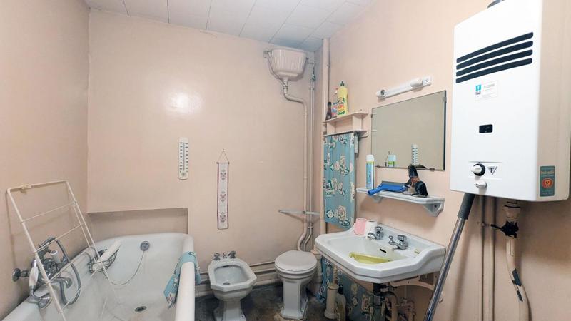 Maison - 275 m² - 9 pièces