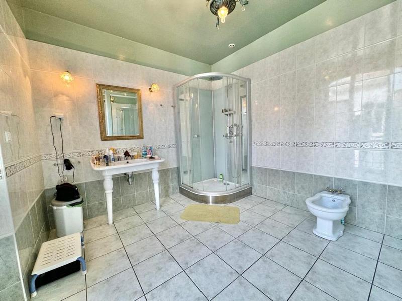 Appartement - 142 m² - 5 pièces