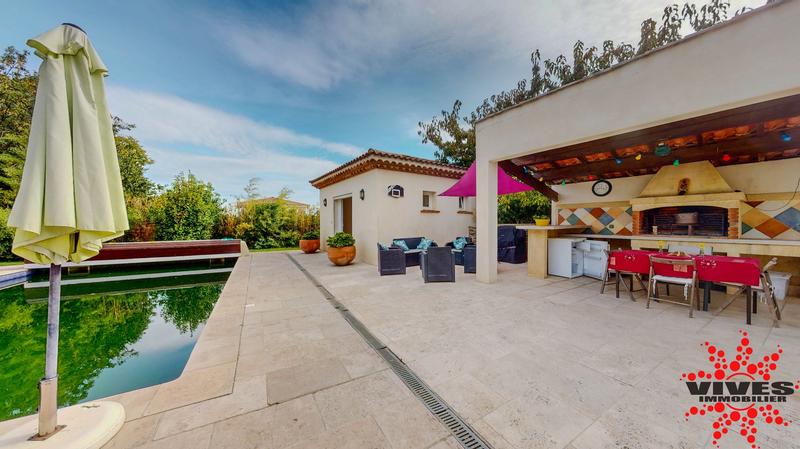 Maison - 288 m² - 10 pièces