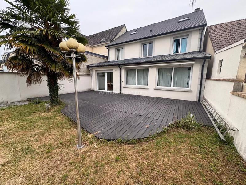 Maison - 174 m² - 8 pièces