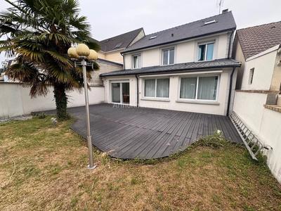 Maison - 174 m² - 8 pièces