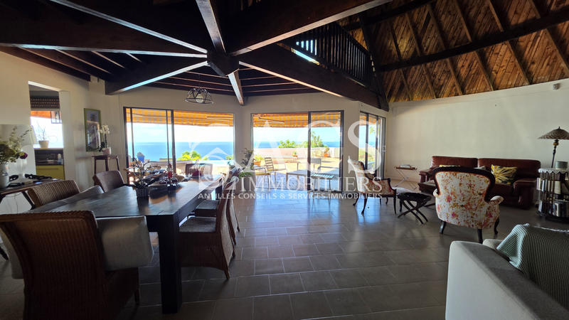 Maison - 323 m² - 7 pièces