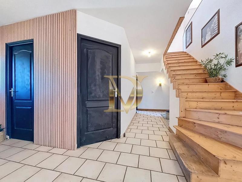 Maison - 245 m² - 9 pièces