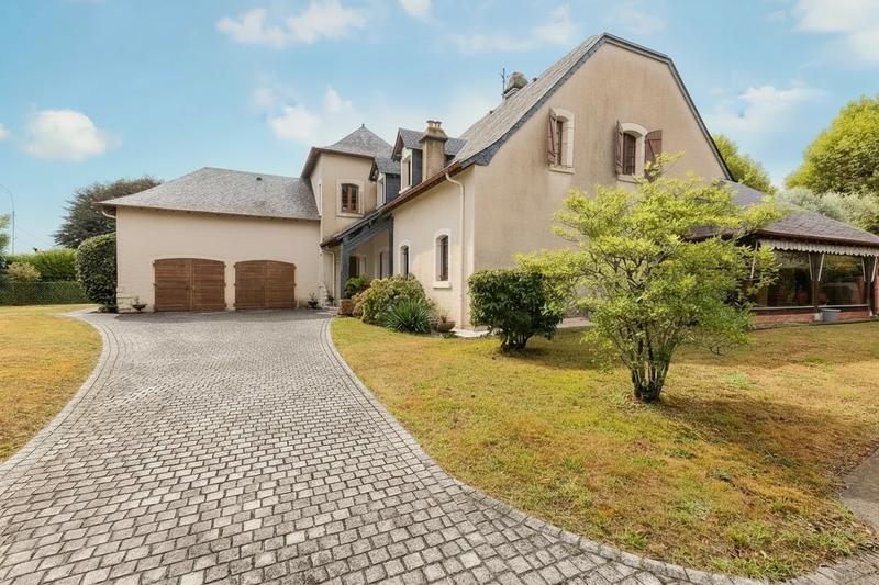 Maison - 280 m² - 7 pièces