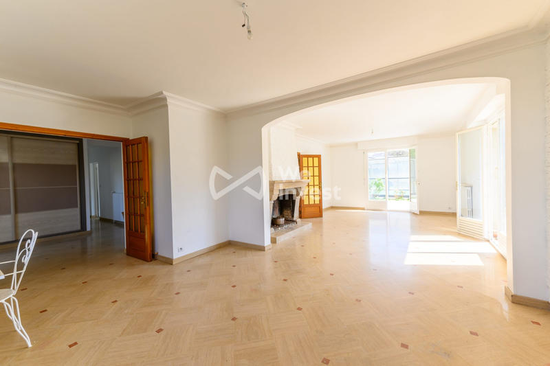 Maison - 180 m² - 8 pièces