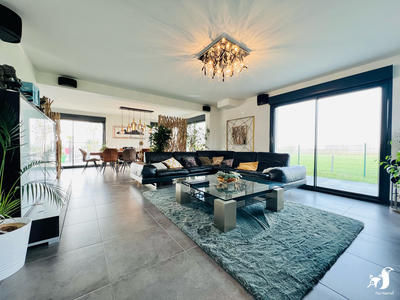 Maison - 255 m² - 7 pièces