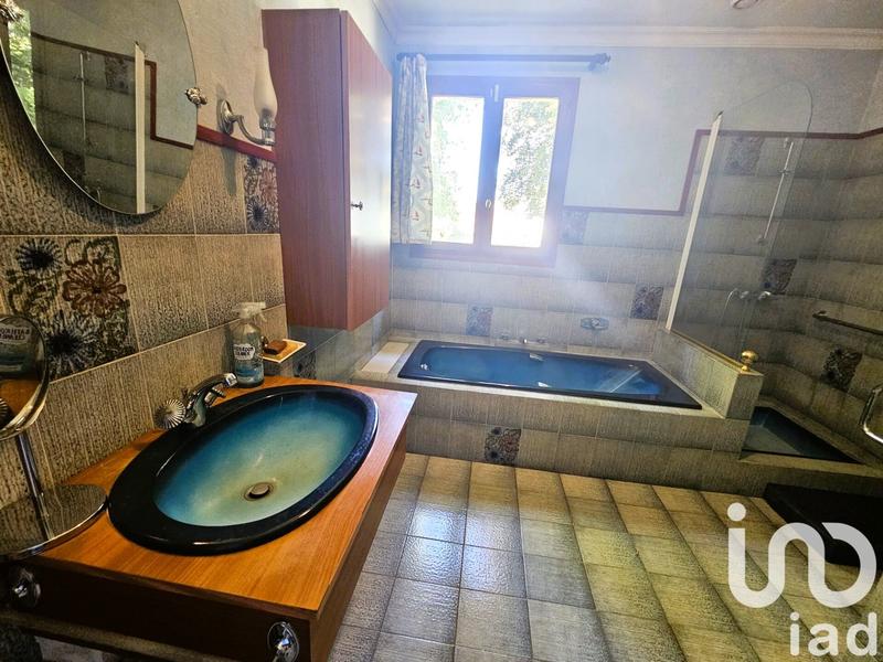 Maison - 225 m² - 8 pièces