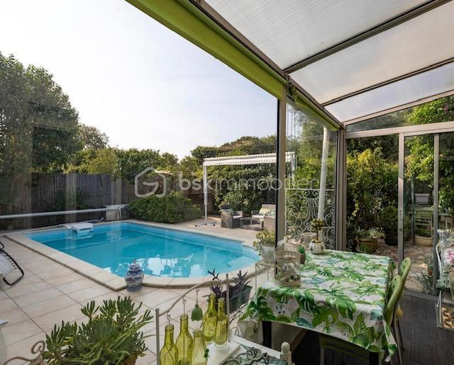 Propriété - 171 m² - 6 pièces