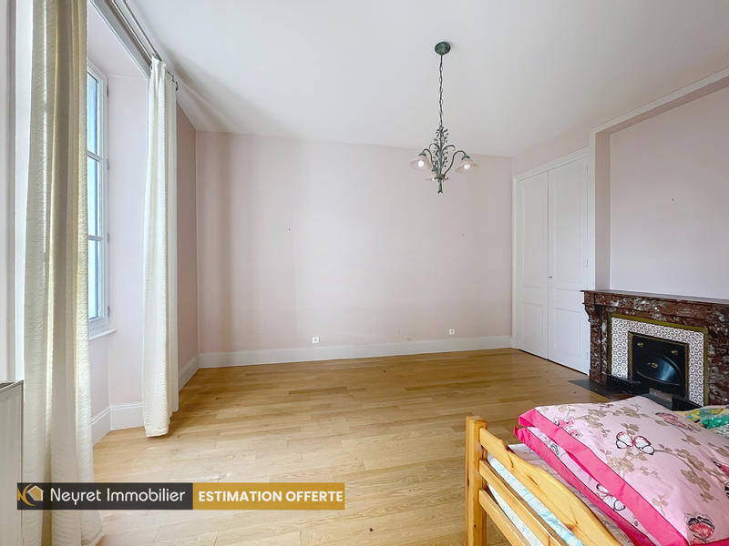 Propriété - 172 m² - 6 pièces