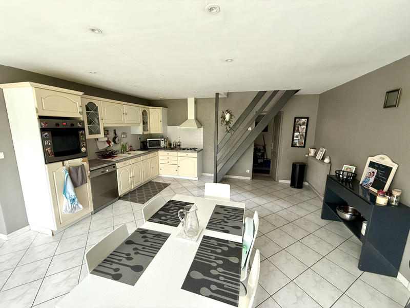 Maison - 210 m² - 7 pièces