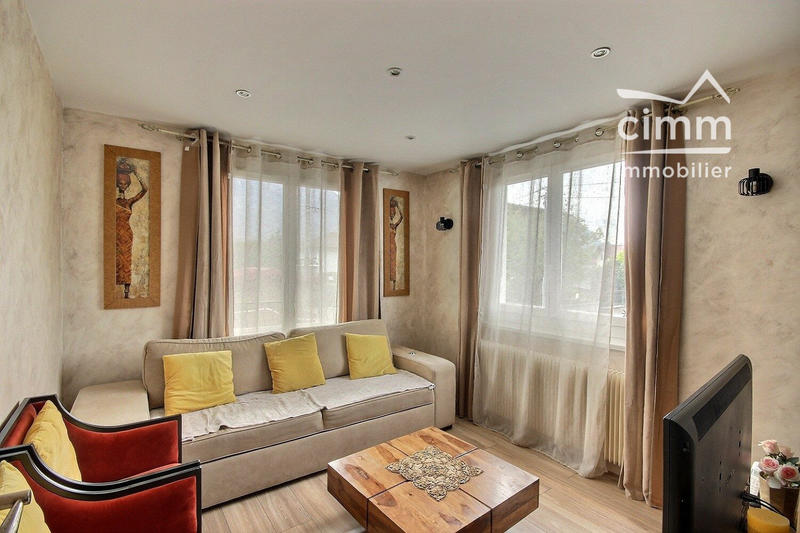 Maison - 169 m² - 9 pièces