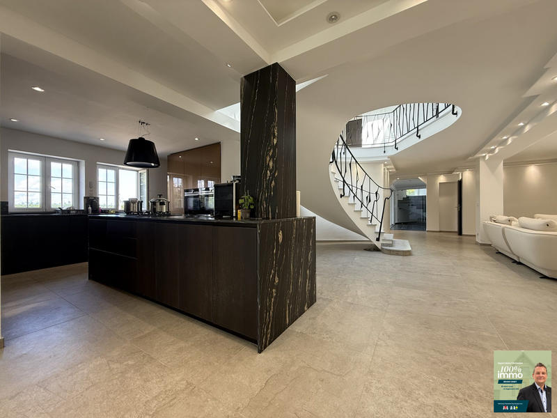 Villa - 486 m² - 11 pièces