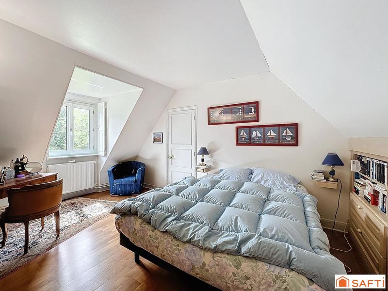 Maison - 210 m² - 7 pièces