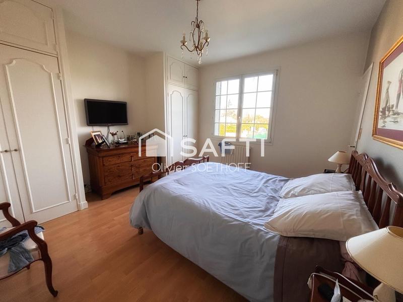 Maison - 220 m² - 8 pièces