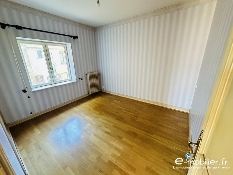 Maison - 216 m² - 7 pièces