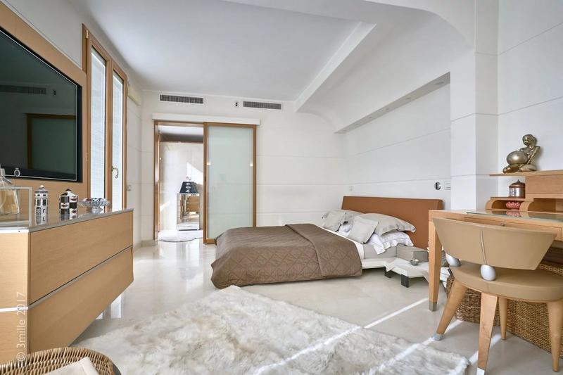 Villa - 301 m² - 8 pièces