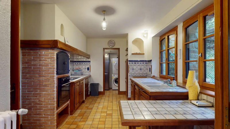 Maison - 280 m² - 10 pièces