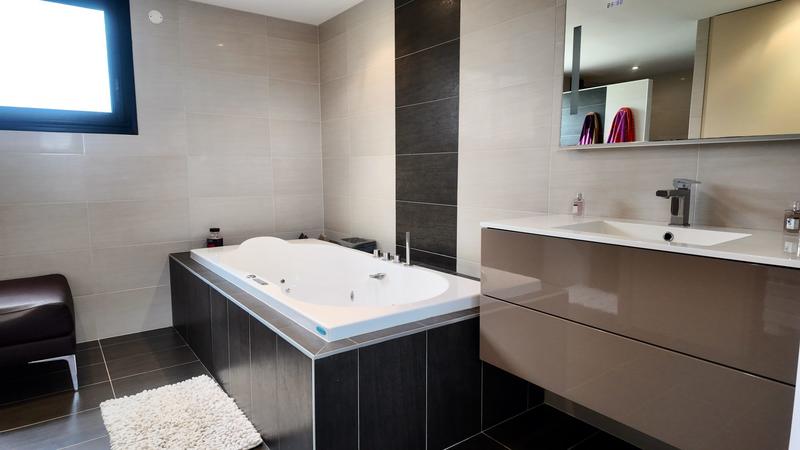 Maison - 178 m² - 8 pièces