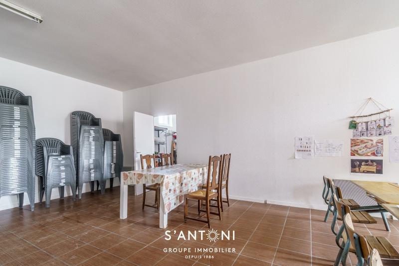 Maison - 544 m² - 5 pièces