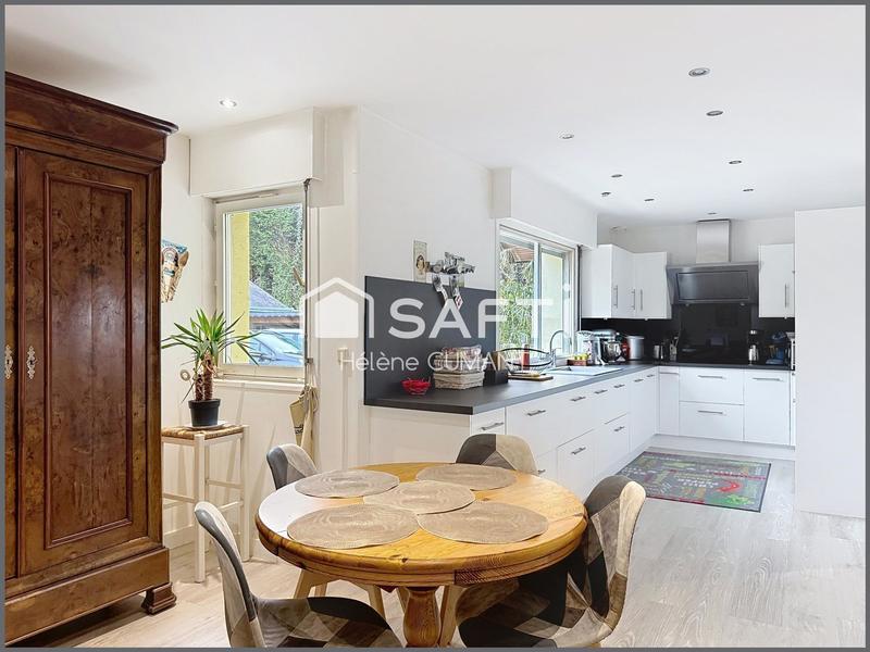 Maison - 215 m² - 9 pièces