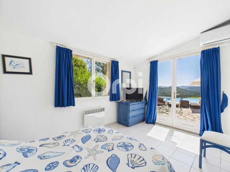 Maison - 200 m² - 5 pièces