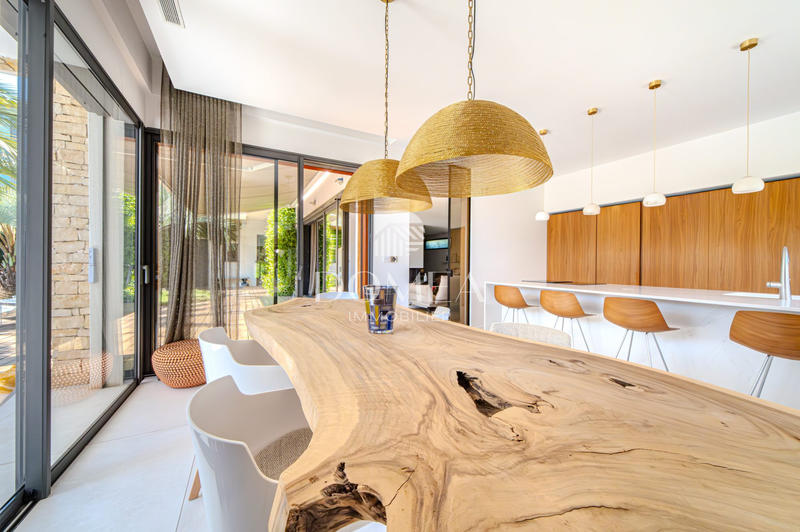 Villa - 288 m² - 6 pièces