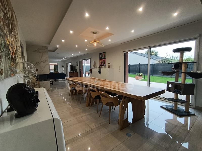 Villa - 376 m² - 11 pièces