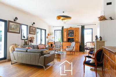 Maison - 210 m² - 11 pièces