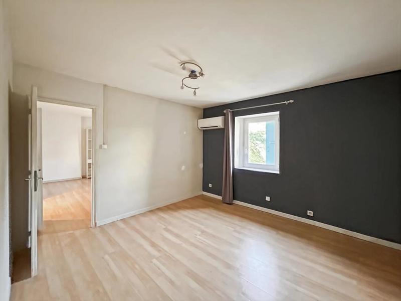 Appartement - 90 m² - 3 pièces