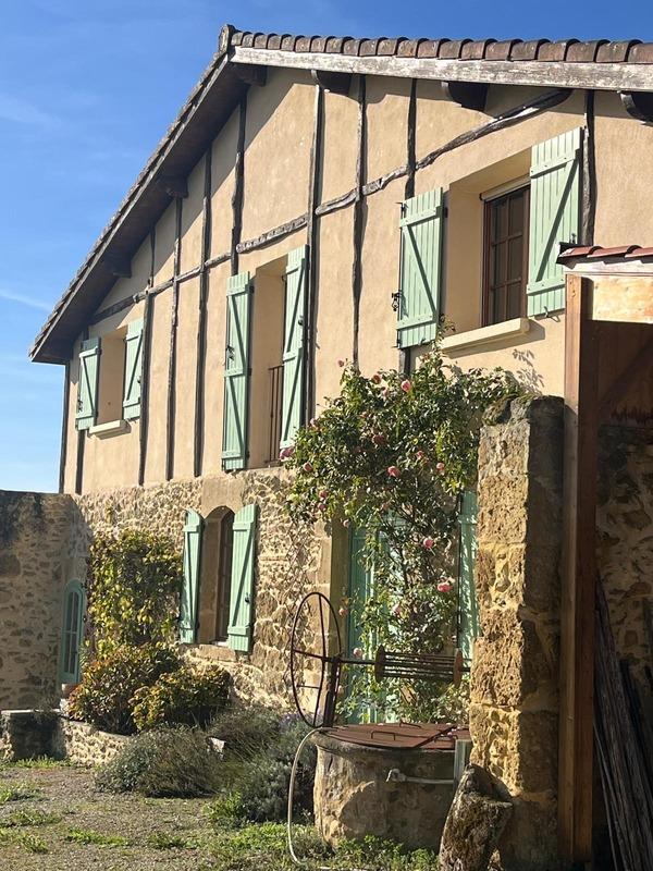 Propriété - 220 m² - 8 pièces