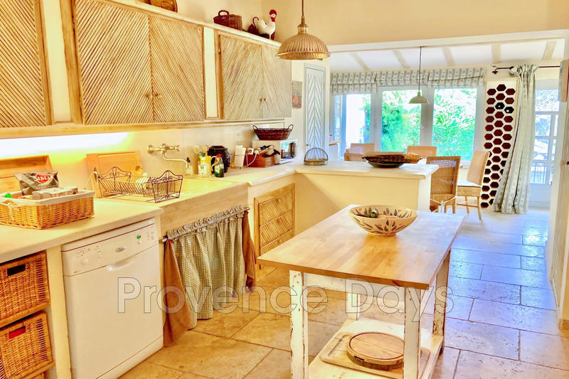 Maison de village - 400 m² - 11 pièces