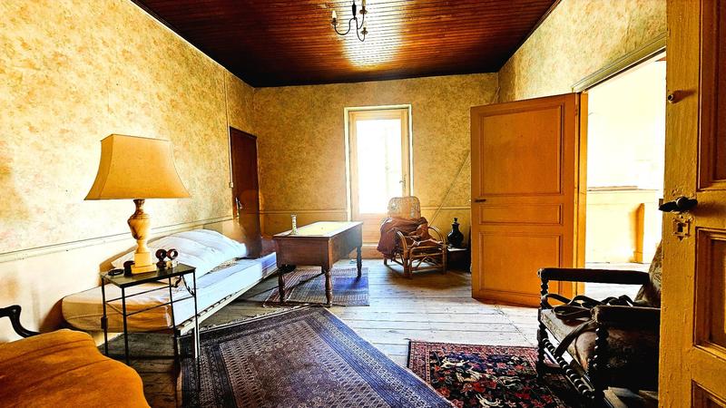 Maison - 240 m² - 7 pièces