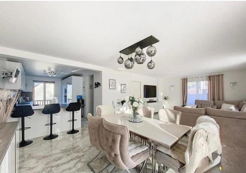 Maison - 200 m² - 6 pièces