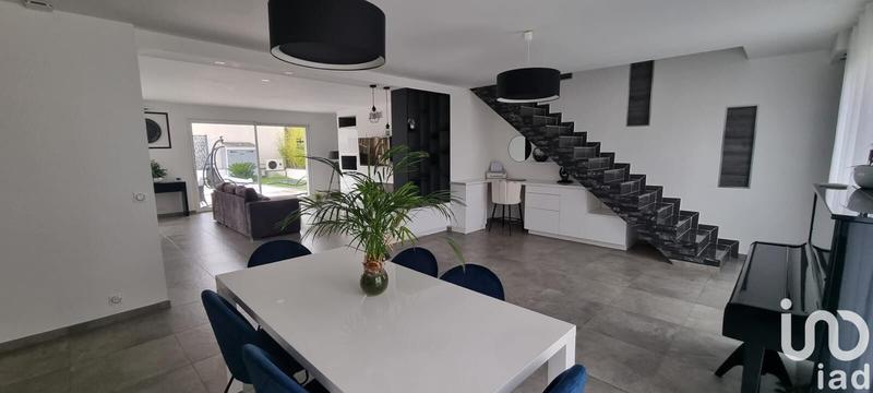 Maison - 240 m² - 6 pièces