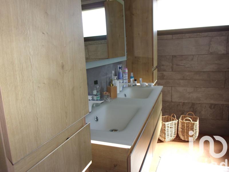 Maison - 221 m² - 9 pièces