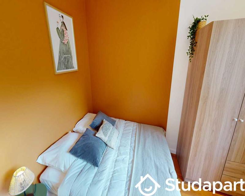 Chambre - 150 m² - 1 pièce