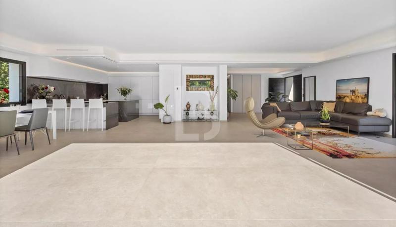 Villa - 326 m² - 9 pièces