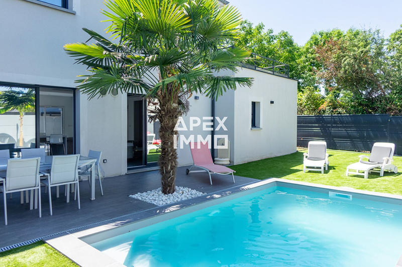 Maison - 200 m² - 6 pièces