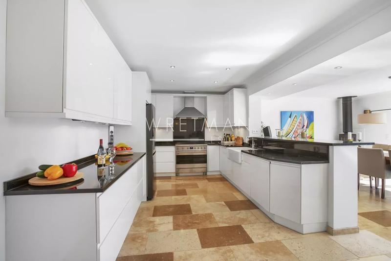 Maison - 227 m² - 8 pièces