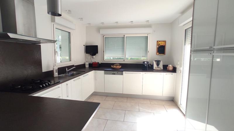 Maison - 242 m² - 7 pièces