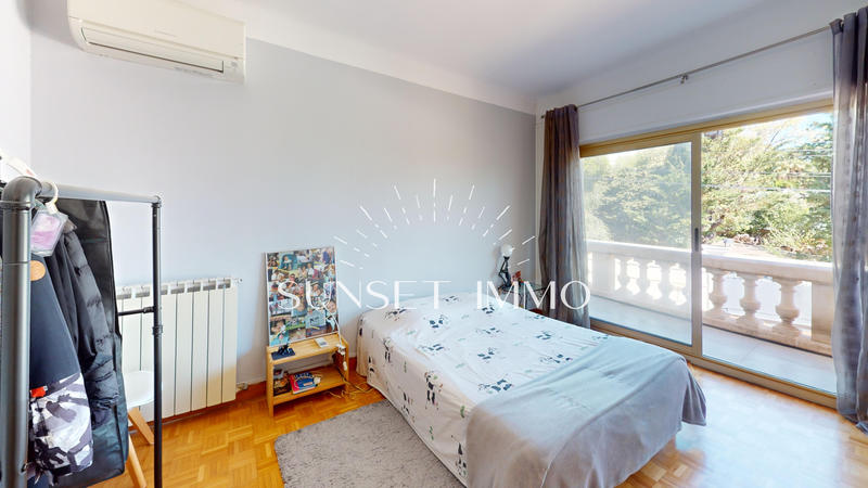 Maison - 273 m² - 7 pièces