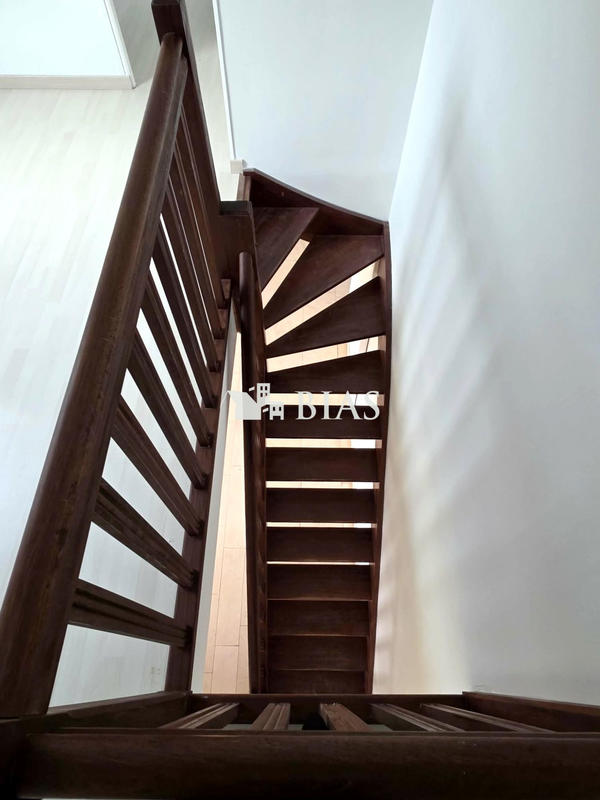 Maison traditionnelle - 131 m² - 6 pièces