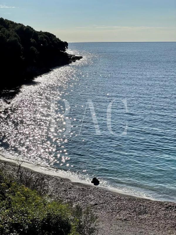 Propriété - 3 500 m² - 30 pièces