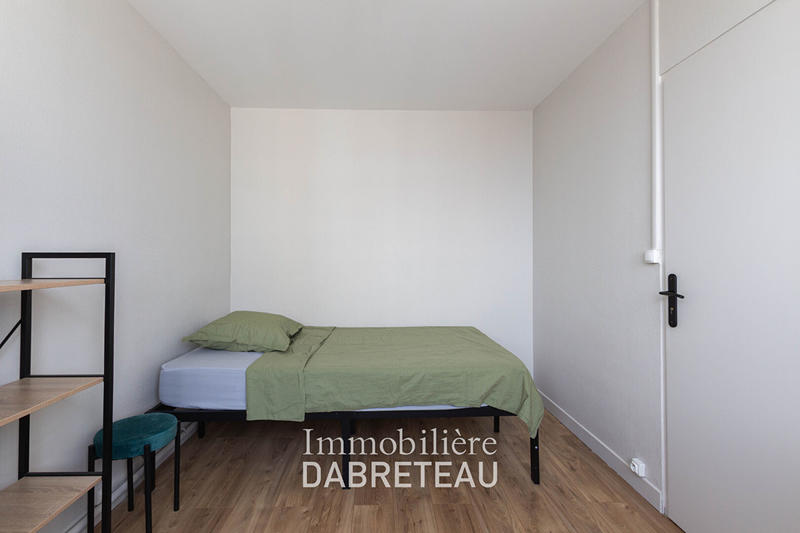 Chambre - 107 m² - 7 pièces