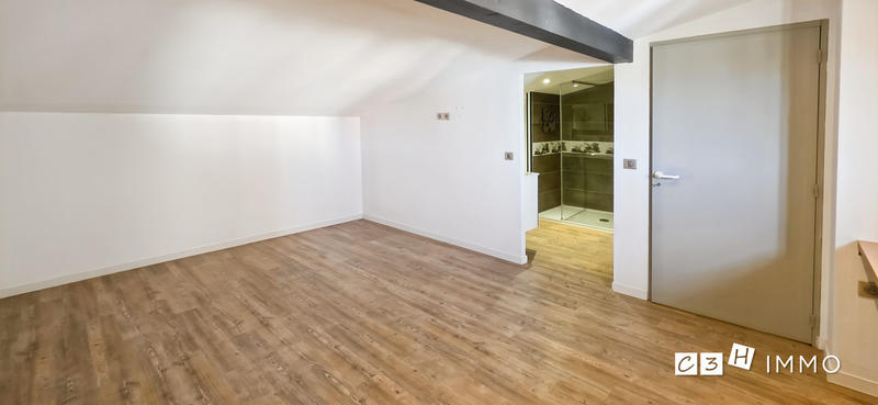 Maison - 233 m² - 6 pièces