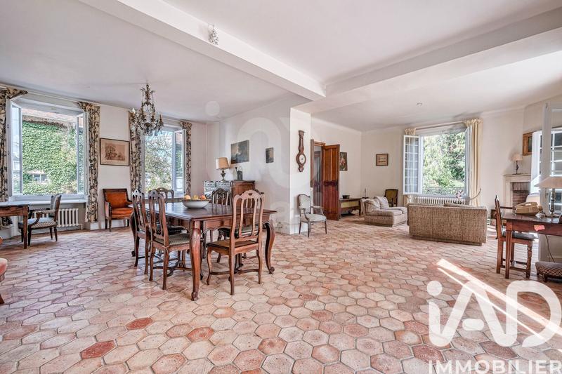 Maison - 201 m² - 7 pièces