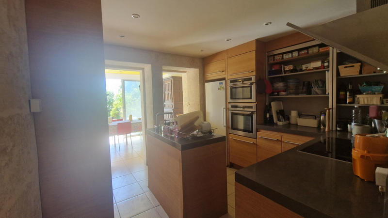 Maison - 205 m² - 9 pièces