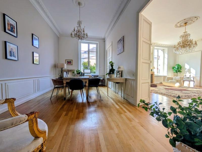 Appartement - 202 m² - 6 pièces