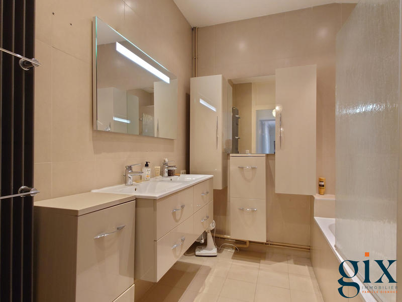 Appartement - 180 m² - 7 pièces