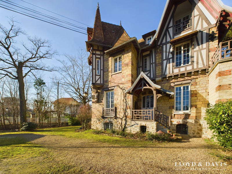 Maison ancienne - 258 m² - 11 pièces